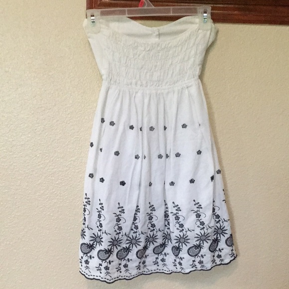 Summer dress - Picture 2 of 3